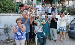101 yaşına komşularının alkışlarıyla girdi: "Sabır her zorluğu yıkar"