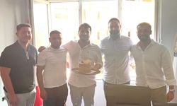25. yılda 25 yaşındaki gençlere sürpriz: AK Parti İzmir teşkilatı sahaya indi
