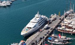 5.5 milyonluk yakıt ikmali... Suudi milyarderin deniz üstündeki sarayı İzmir'den taşınan yakıtla doldu