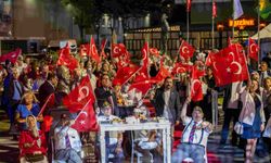 Bornova’da 30 Ağustos coşkusu! Başkan Eşki: “Cumhuriyet için mücadele etmeye devam edeceğiz”