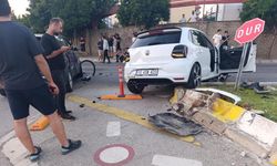Aydın'da iki otomobil çarpıştı: Araç refüje çıktı, 1 kişi yaralandı