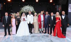 İzmir’de yılın düğünü: Başak ve Oğuzhan mutluluğa “evet” dedi