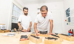 Başkan Tugay Basmane'de asırlık kalıpla baskı yaptı: Motifler kent sokaklarına işlenecek