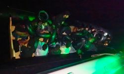 Çeşme açıklarında can pazarı! Sürüklenen bottaki 25 düzensiz göçmen kurtarıldı