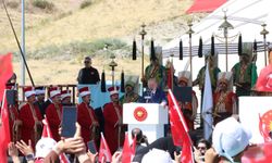 Cumhurbaşkanı Erdoğan Ahlat'tan seslendi: "Kan tüccarları kaybedecek, kazanan insanlık olacak"