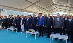 AK Partili vekillerinden, muhalif belediyelere eleştiri yağmuru: "Devlet hastaneyi yapıyor, belediye yolu yapmıyor..."