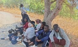 İzmir Foça’da düzensiz göçmen operasyonu: 18 kişi yakalandı