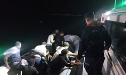 İzmir açıklarında göçmen hareketliliği: 52 kişi yakalandı ve kurtarıldı