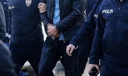 Bayraklı'da operasyon! Evden ruhsatsız silah, çelik yelek ve yasaklı madde çıktı