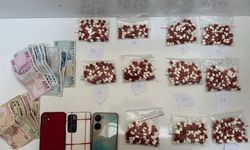 İzmir’de asayiş operasyonları: Yüklü miktarda uyuşturucu ele geçirildi, 74 kişi tutuklandı!