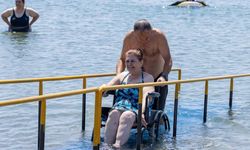 İzmir’de engelsiz plaj seferleri yaz boyunca devam ediyor