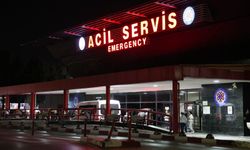 İzmir'de gece yarısı acı kaza: Bariyerlere çarpan motosiklet sürücüsü hayatını kaybetti