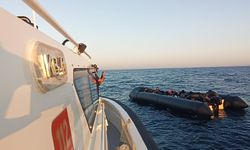 Karaburun açıklarında düzensiz göçmen operasyonu: Lastik bottaki 34 kişi yakalandı!