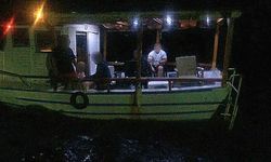 Karaburun açıklarında motor arızası yapan balıkçı teknesindeki 4 kişi kurtarıldı!