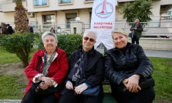 Karşıyaka'nın çınarları Emekli Yaka'da buluşuyor: Kentin yeni sosyal alanı oldu