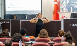 Karşıyaka'da masa başı çalışanlara egzersiz zamanı!