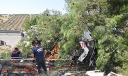 Manisa-İzmir yolunda can pazarı! Yolcu otobüsü kamyona çarptı, ölü ve yaralılar var...