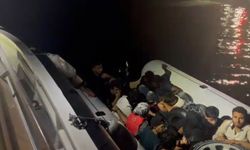 İzmir Menderes açıklarında düzensiz göçmen operasyonu: 52 kişi yakalandı ve kurtarıldı