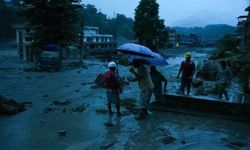 Nepal'de köyleri haritadan silen sel felaketinde bilanço ağırlaşıyor! Deprem dediler, heyelan çıktı!