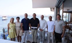 İzmirli Tuna Tunca’nın büyük başarısı kutlandı! Kuzey Kanalı’nı geçti