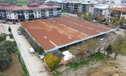 Ulucak Pazaryeri yeni yüzüyle hizmette: Kemalpaşa Belediyesi’nden dev yenileme hamlesi!