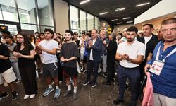 YKS şampiyonları İzmir’de buluştu: AK Parti İzmir Milletvekili Kasapoğlu dereceye giren gençleri ağırladı