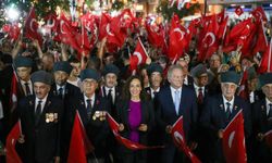 Menemen'de 9 Eylül coşkusu Sefo konseriyle zirve yaptı: Cumhuriyet Meydanı on binlerle doldu!
