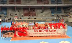 İzmir'de voleybolcular 9 Eylül için sahada: Aras Kargo, Altınordu ve Göztepe'den birlik mesajı!