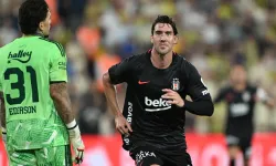 SON DAKİKA Beşiktaş, Fenerbahçe'yi Kadıköy'de devirdi!