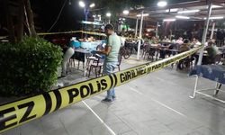 Çay bahçesinde silahlı saldırı: Hedef şaşan kurşunlar masum müşteriyi yaraladı