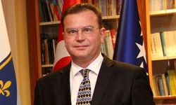 Cemil Tugay’la birlikte yol yürüyordu! Meclis üyesi istifa etti!