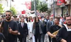 Çeşme’de 104 yıllık gurur... Kurtuluş coşkusu tüm kenti sardı!