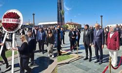 Cumhur İttifakı İzmir’den Ata’ya saygı çelengi