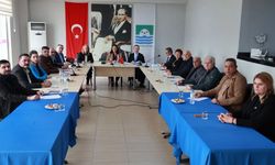 Foça’da siyasi transferin yankıları sürerken meclis üyeleri safını mı belirliyor?