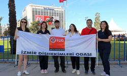 İzmirli diş hekimlerinden, 9 Eylül çıkarması: “Cumhuriyet’e bağlılığımızı göstermek için buradayız”