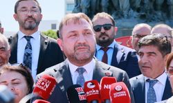 Utku Gümrükçü'den çifte bayram kutlaması: "104 yıl önce yakılan meşale aydınlık taşımaya devam ediyor"