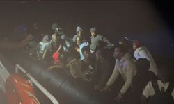 İzmir açıklarında 58 göçmen yakalandı