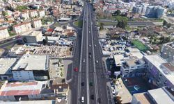 İzmir’de trafik en yoğun hangi saatlerde yaşanıyor? Sabah ve akşam trafiğinden kaçınmak için saat kaçta yola çıkmalı?