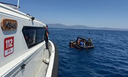 İzmir’de iki ilçede peş peşe operasyon: Denizden 57 düzensiz göçmen kurtarıldı