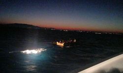 İzmir'de Çeşme ve Menderes açıklarında 56 göçmen yakalandı