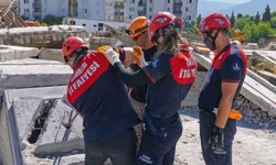 İzmir itfaiyesinin 72 saatlik sınavı: Ağır arama kurtarmada küresel standart