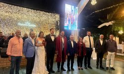 İzmir siyasetini ve iki Belediyesi'ni buluşturan düğün: Güzide ve Ali Doğacan öz evlendi