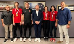 İzmir BBSK’lı sporcular Avrupa başarısı sonrası Başkan Alptekin’le buluştu