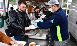 İzmir’de öğrencilere sıcak yemek desteği! Dağıtım tarihi belli oldu
