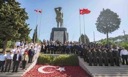 İzmir'de 9 Eylül coşkusu Belkahve'den taşarak yükseldi! Başkan Eşki: "Ateş çemberinde güvenle yaşıyorsak Cumhuriyet sayesindedir"