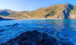 İzmir'de bu koyu bulan şaşırıyor: Taşlı yolların sonunda cam gibi deniz karşılıyor