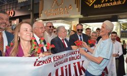 İzmir’de esnaf korteji sokağa taştı! Ahilik coşkusunda Yalçın Ata’ya sevgi seli