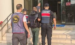 İzmir’de firari suç makinesine JASAT darbesi: 60 ayrı suçtan aranan şahıs yakalandı!