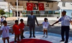 Okulun ilk gününden renkli görüntüler: İzmirli minikler uyum haftasıyla okula "Merhaba" dedi