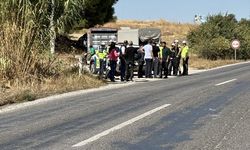 İzmir'de Tire’de zincirleme faciadan dönüldü: Süt kamyonu dere yatağına yuvarlandı!